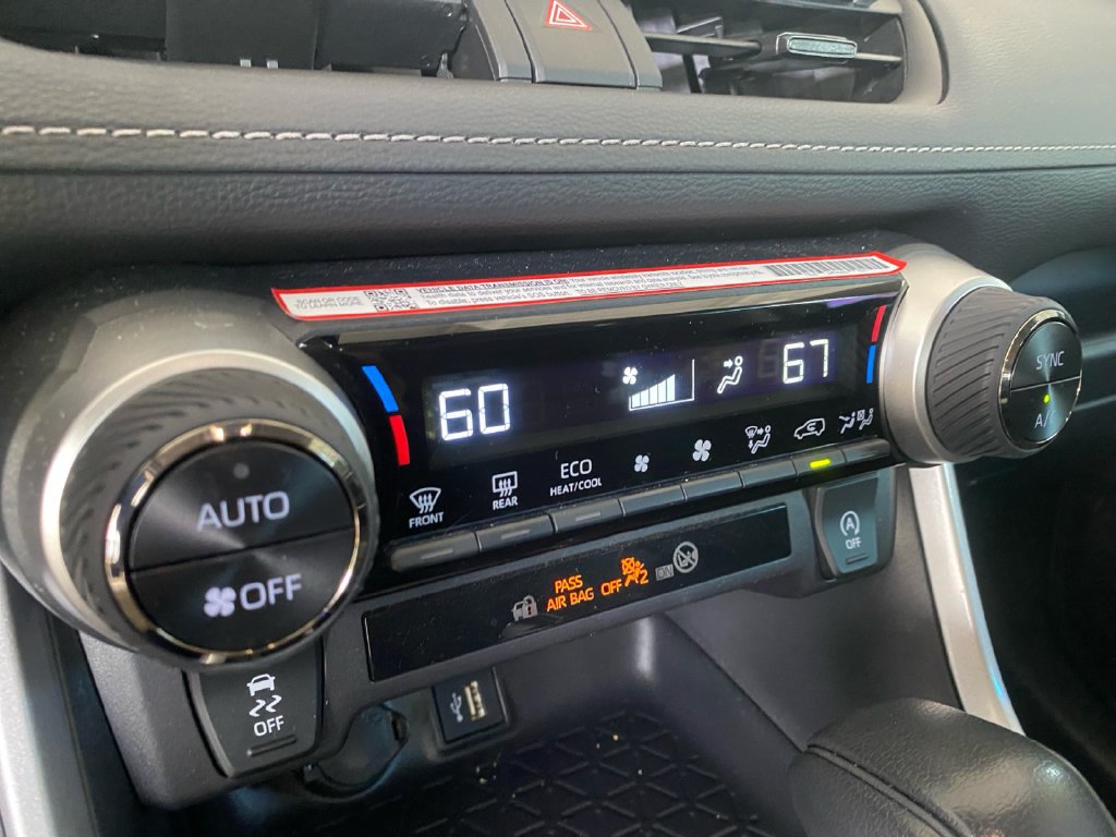 Used 2025 Toyota RAV4 XLE FWD image 16