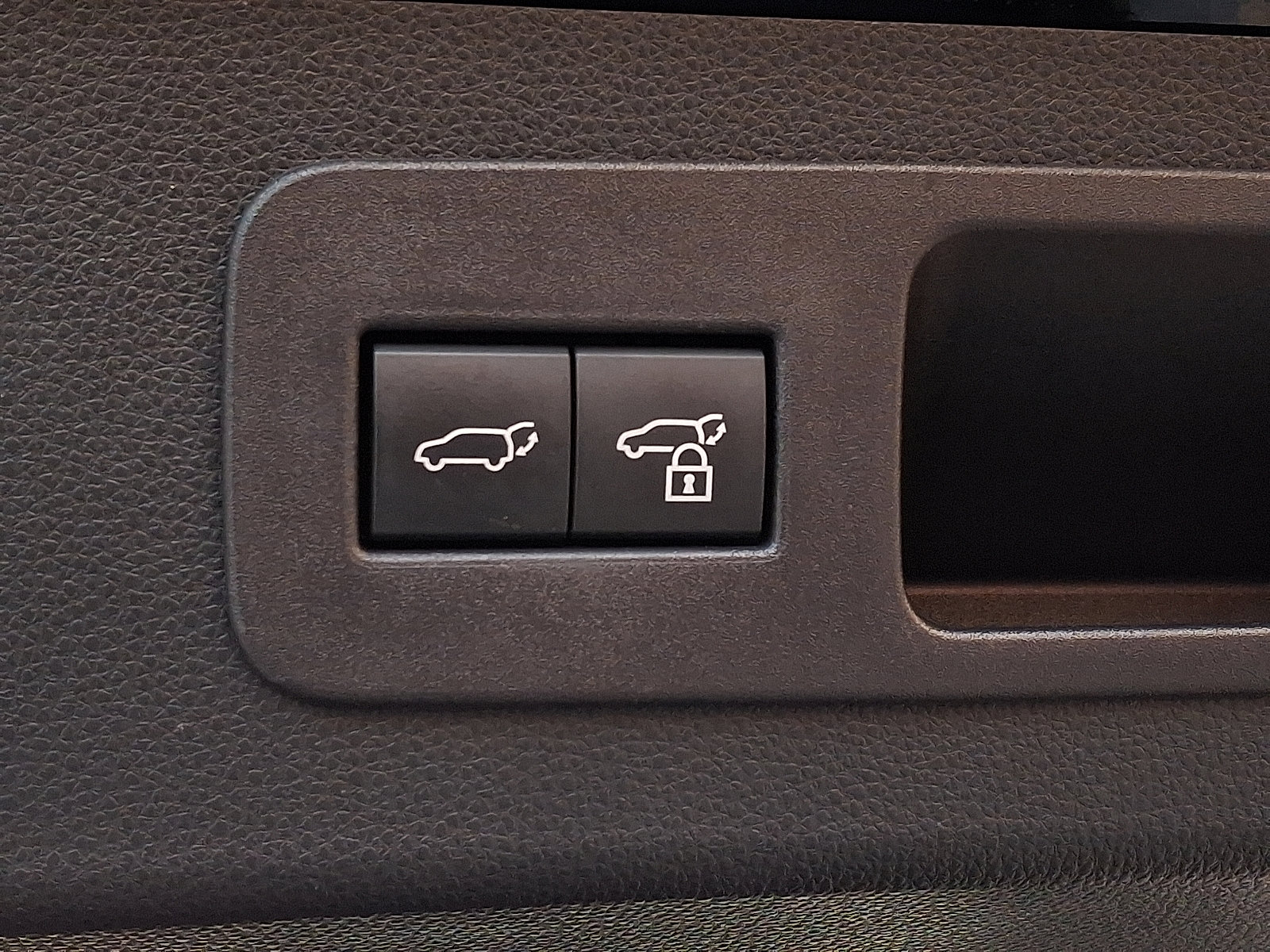 Used 2022 Lexus LX 600 F Sport image 29