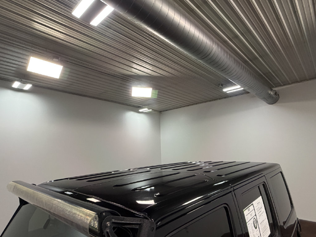 Used 2015 Jeep Wrangler Unlimited Sahara w/ Connectivity Group AWD/4WD image 43