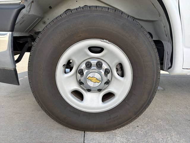 Used 2025 Chevrolet Express 3500 LT w/ LT Preferred Equipment Group RWD image 12