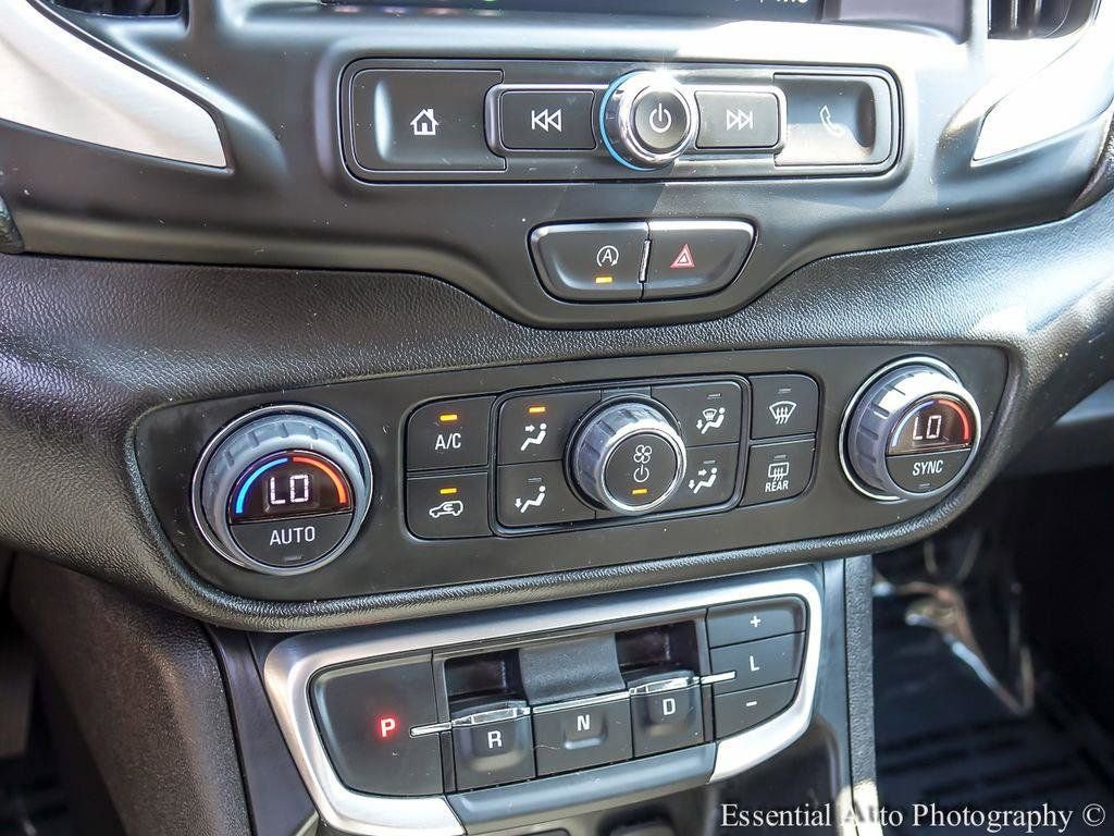 Used 2024 GMC Terrain SLE w/ Driver Convenience Package image 17