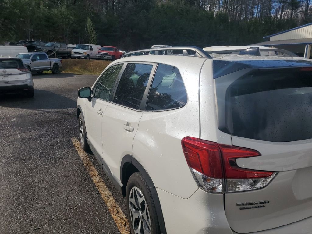 Used 2024 Subaru Forester Premium image 8