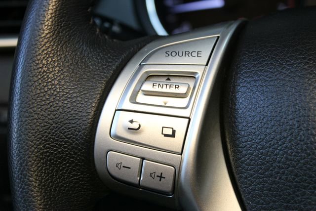 Used 2016 Nissan Rogue SL AWD/4WD image 23