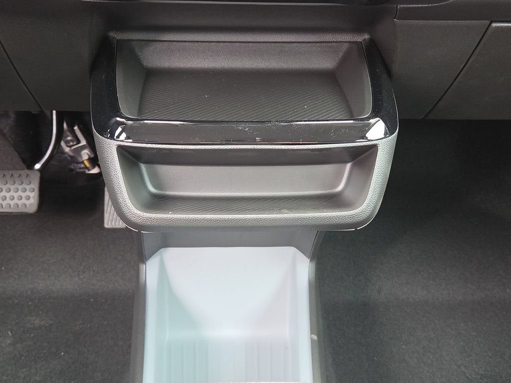 New 2027 Chevrolet Bolt LT w/ Comfort Package FWD image 6