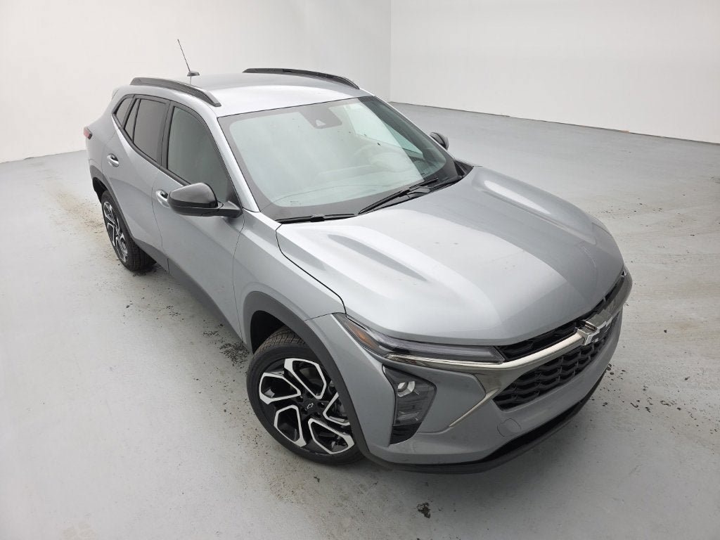 New 2026 Chevrolet Trax RS w/ Driver Confidence Package FWD image 2