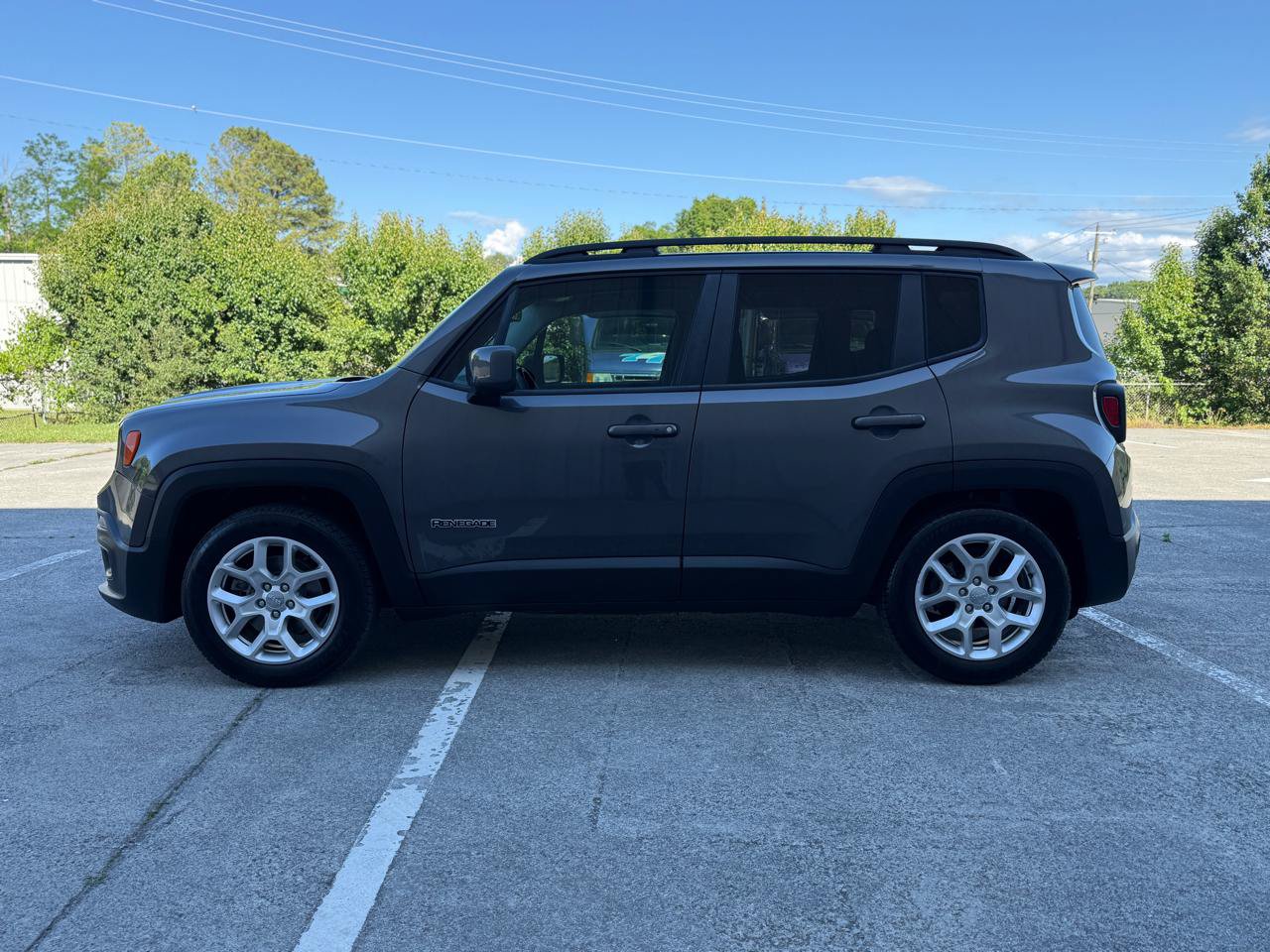 Used 2017 Jeep Renegade Latitude w/ Popular Equipment Group FWD image 6