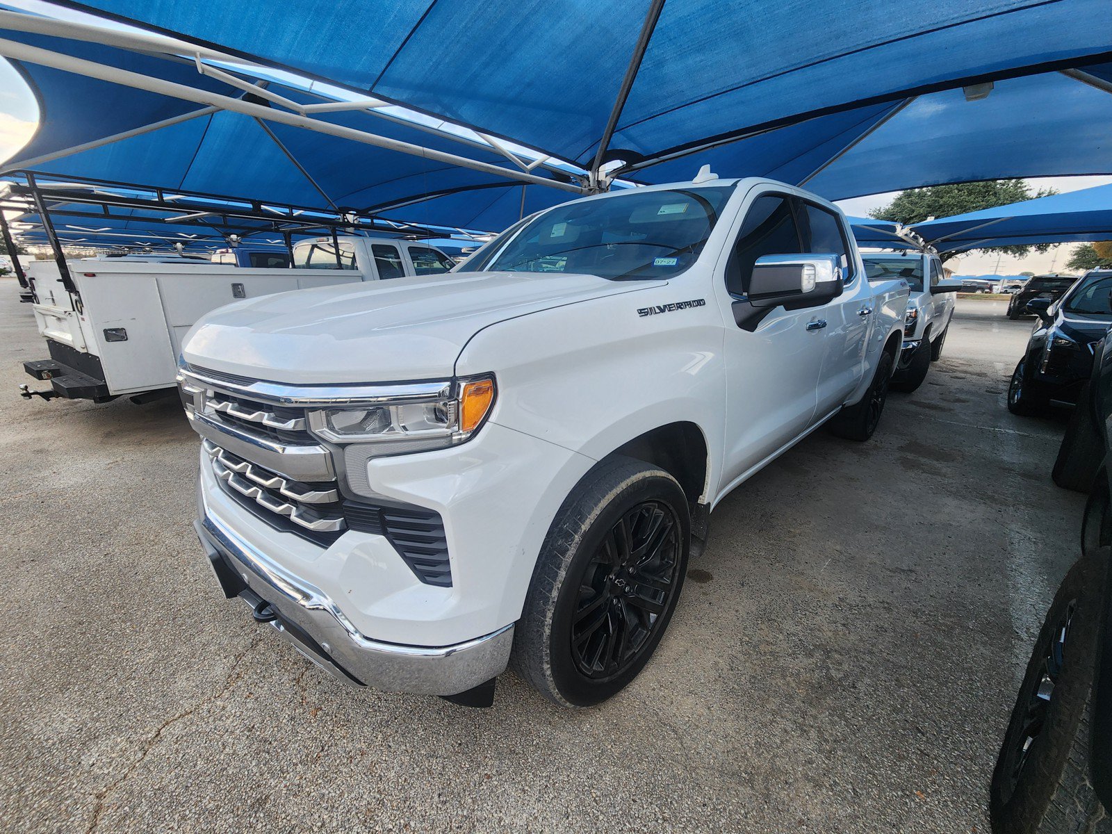 Used 2024 Chevrolet Silverado 1500 LTZ w/ LTZ Convenience Package II AWD/4WD image 2