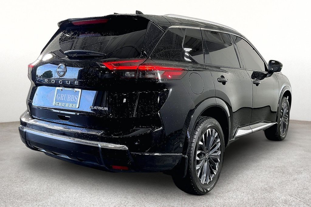 Used 2025 Nissan Rogue Platinum w/ Tech Package FWD image 2