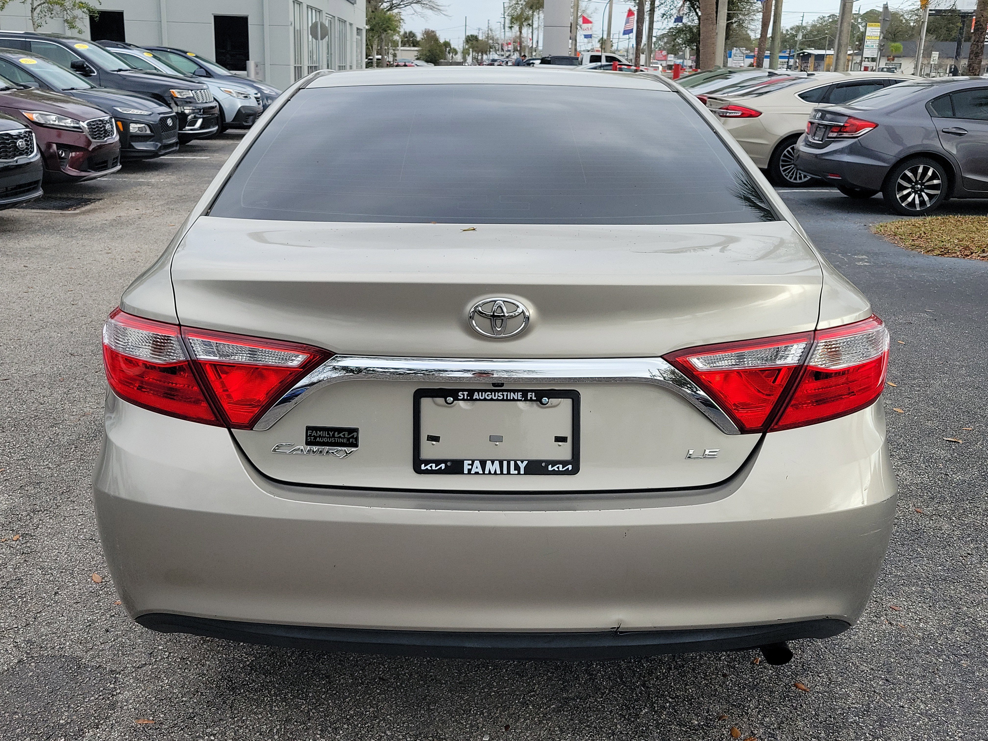 Used 2015 Toyota Camry LE image 5