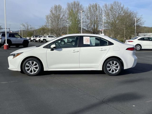 Used 2022 Toyota Corolla LE image 2