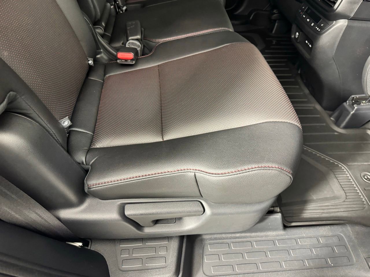 Used 2025 Honda Passport Black Edition image 32