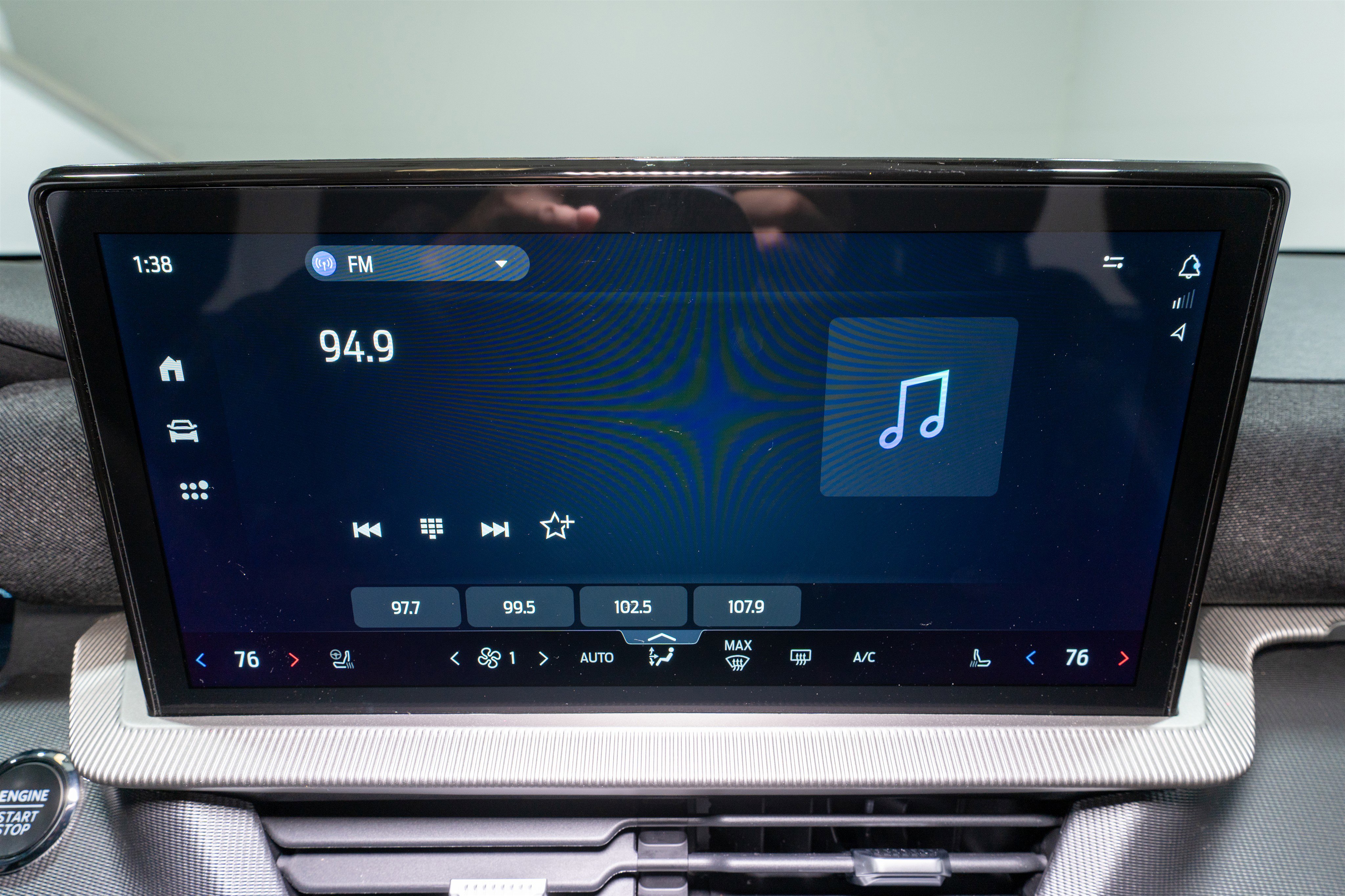 Used 2025 Ford Explorer ST-Line image 18