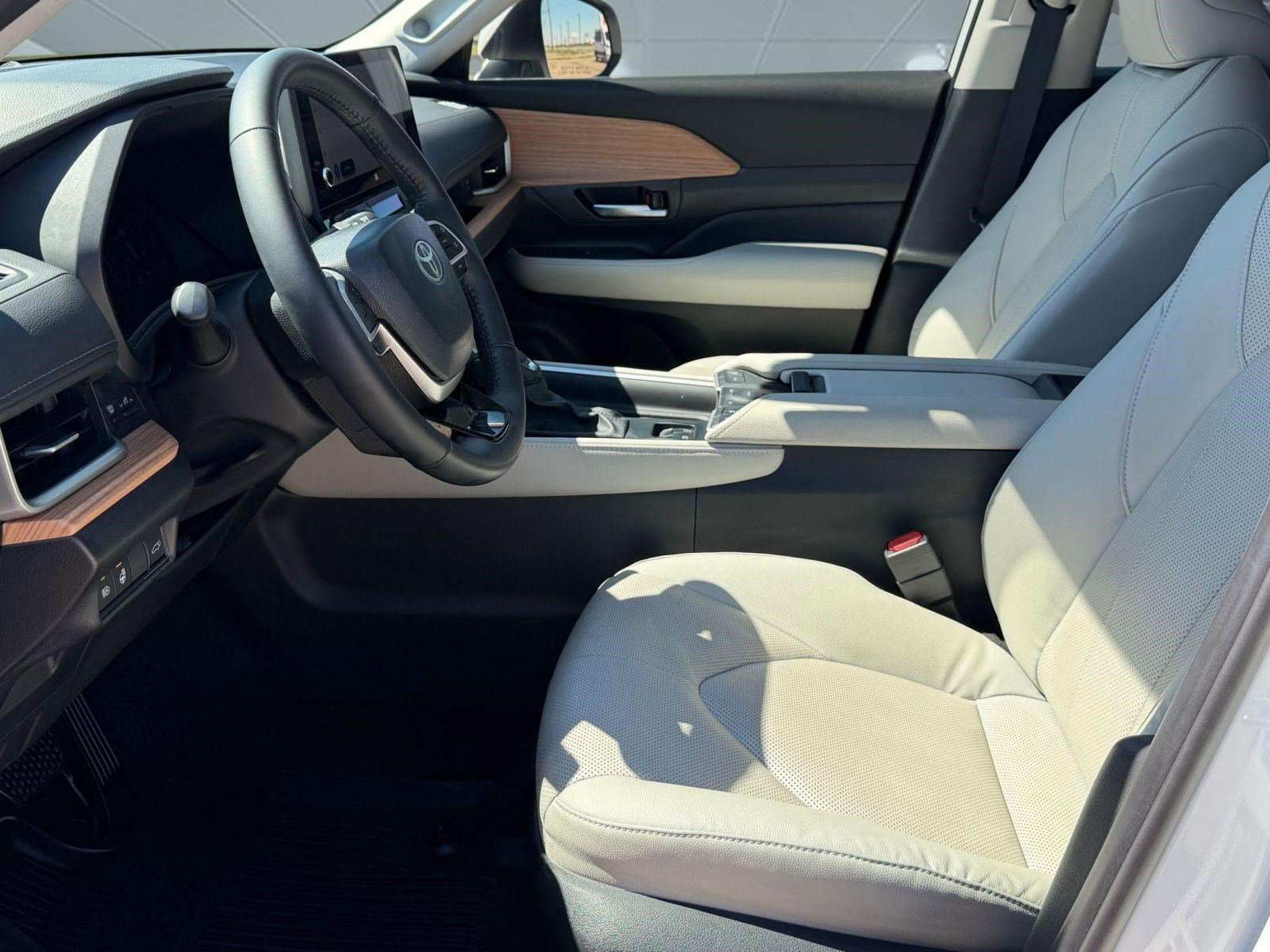 Used 2025 Toyota Grand Highlander Limited image 5