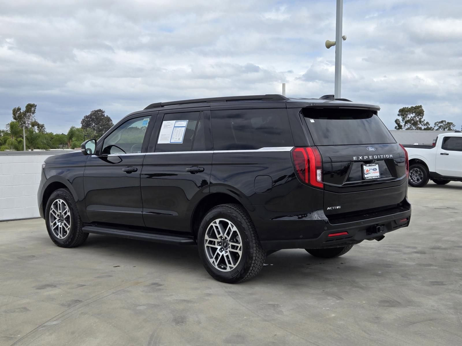 Used 2025 Ford Expedition Active AWD/4WD image 6