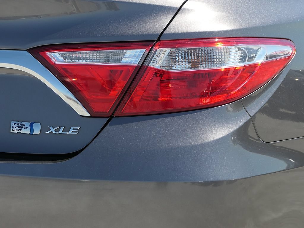 Used 2017 Toyota Camry XLE w/ Moonroof Package FWD image 4