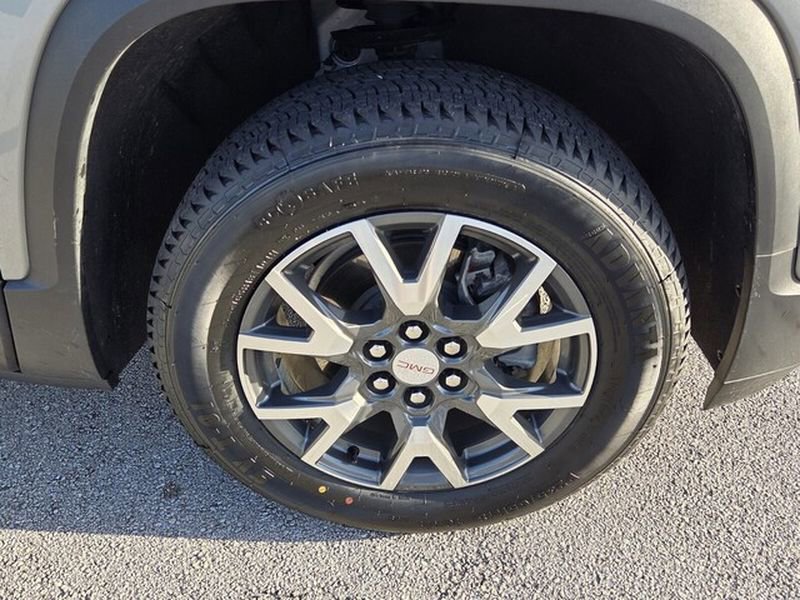 Certified 2023 GMC Acadia SLE w/ Driver Convenience Package image 17