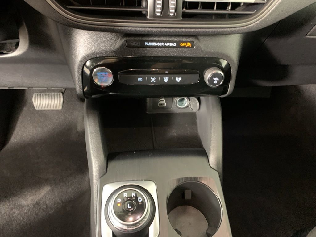Used 2025 Ford Escape SE image 24
