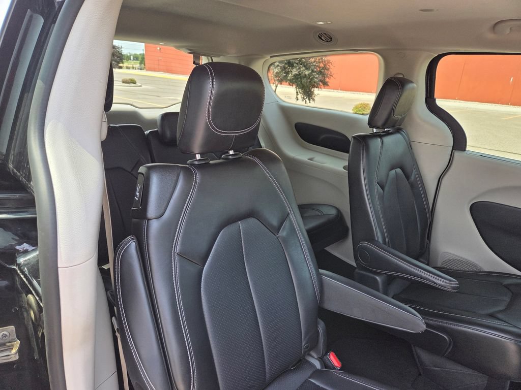 Used 2024 Chrysler Pacifica Touring-L FWD image 41