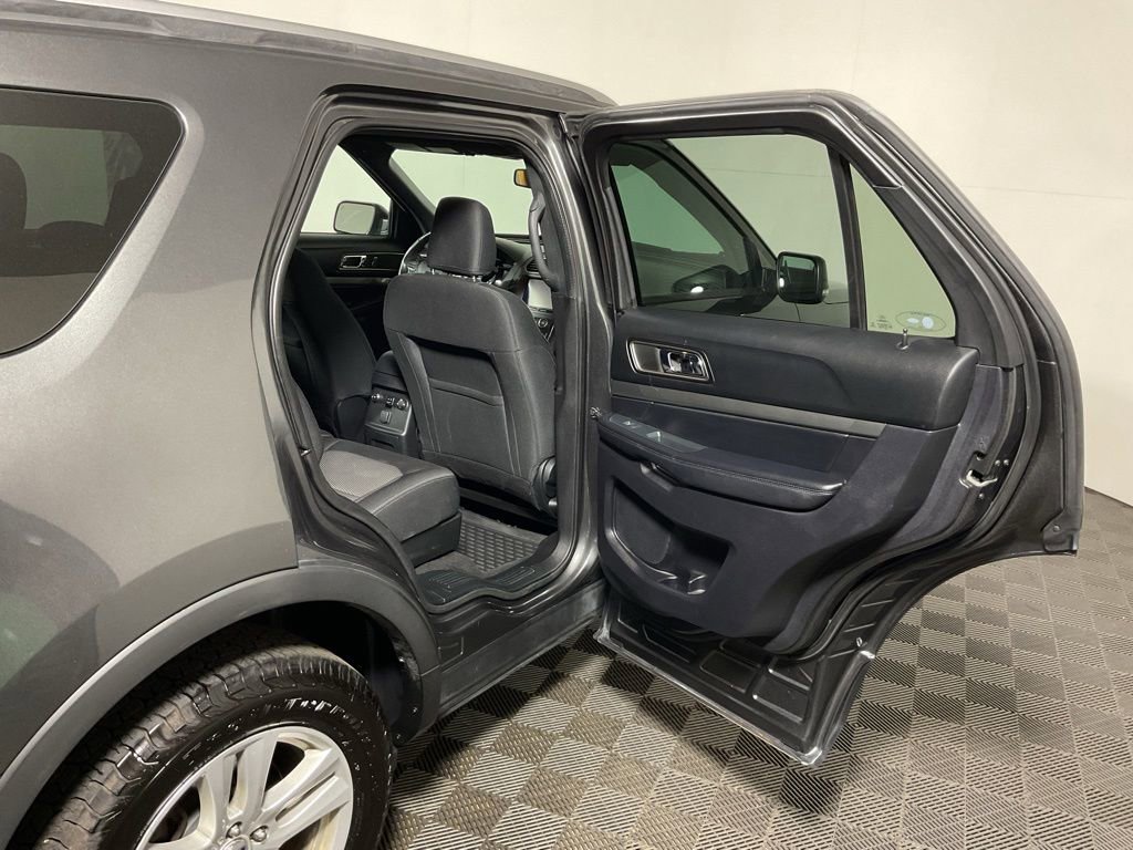 Used 2019 Ford Explorer XLT w/ Equipment Group 201A AWD/4WD image 35