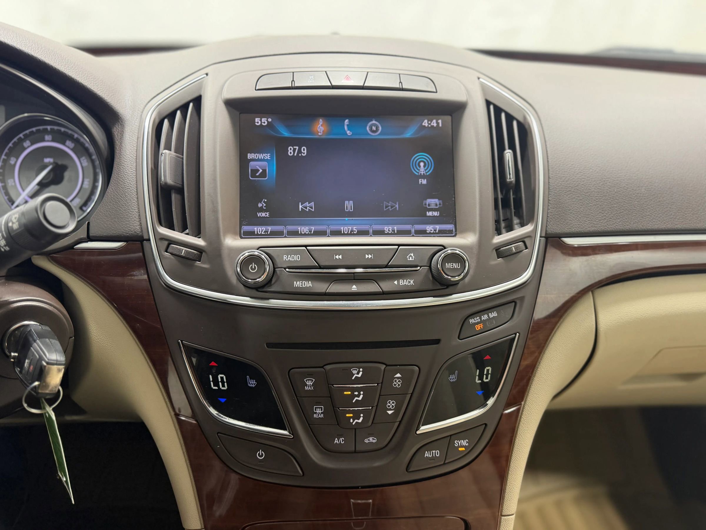 Used 2015 Buick Regal FWD image 16
