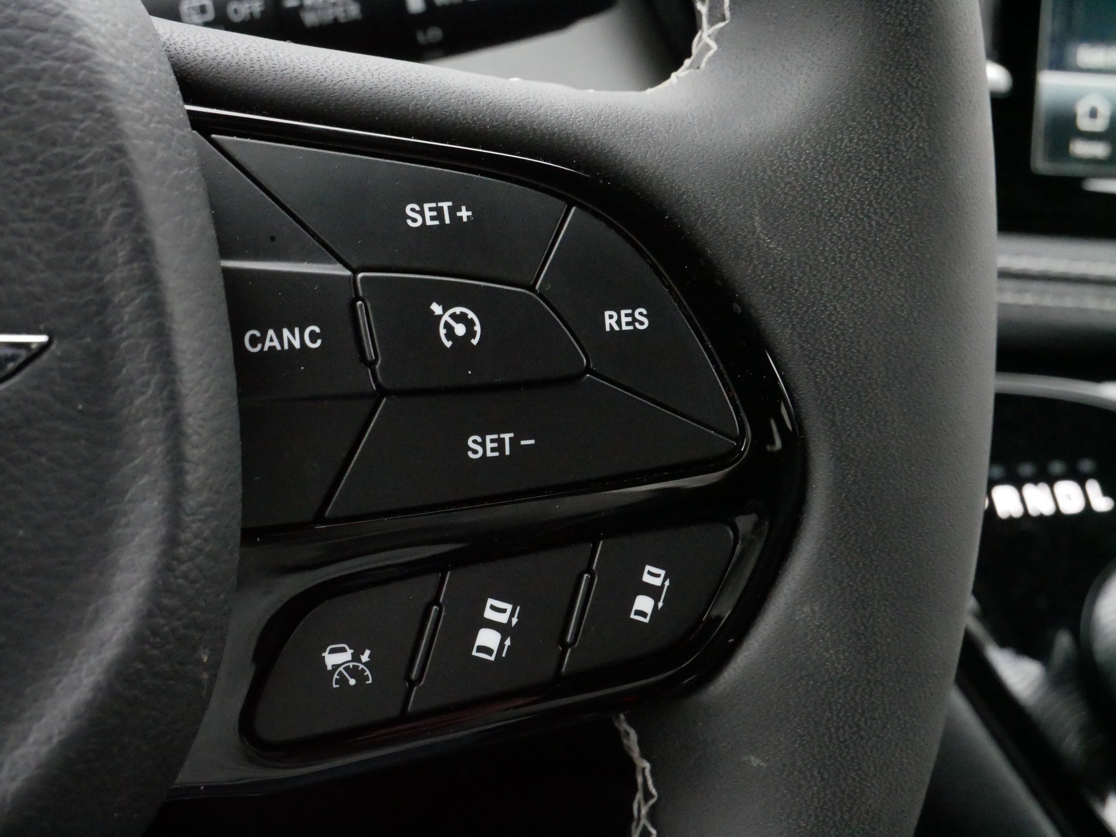 Used 2024 Chrysler Pacifica Limited w/ S Appearance Package image 25