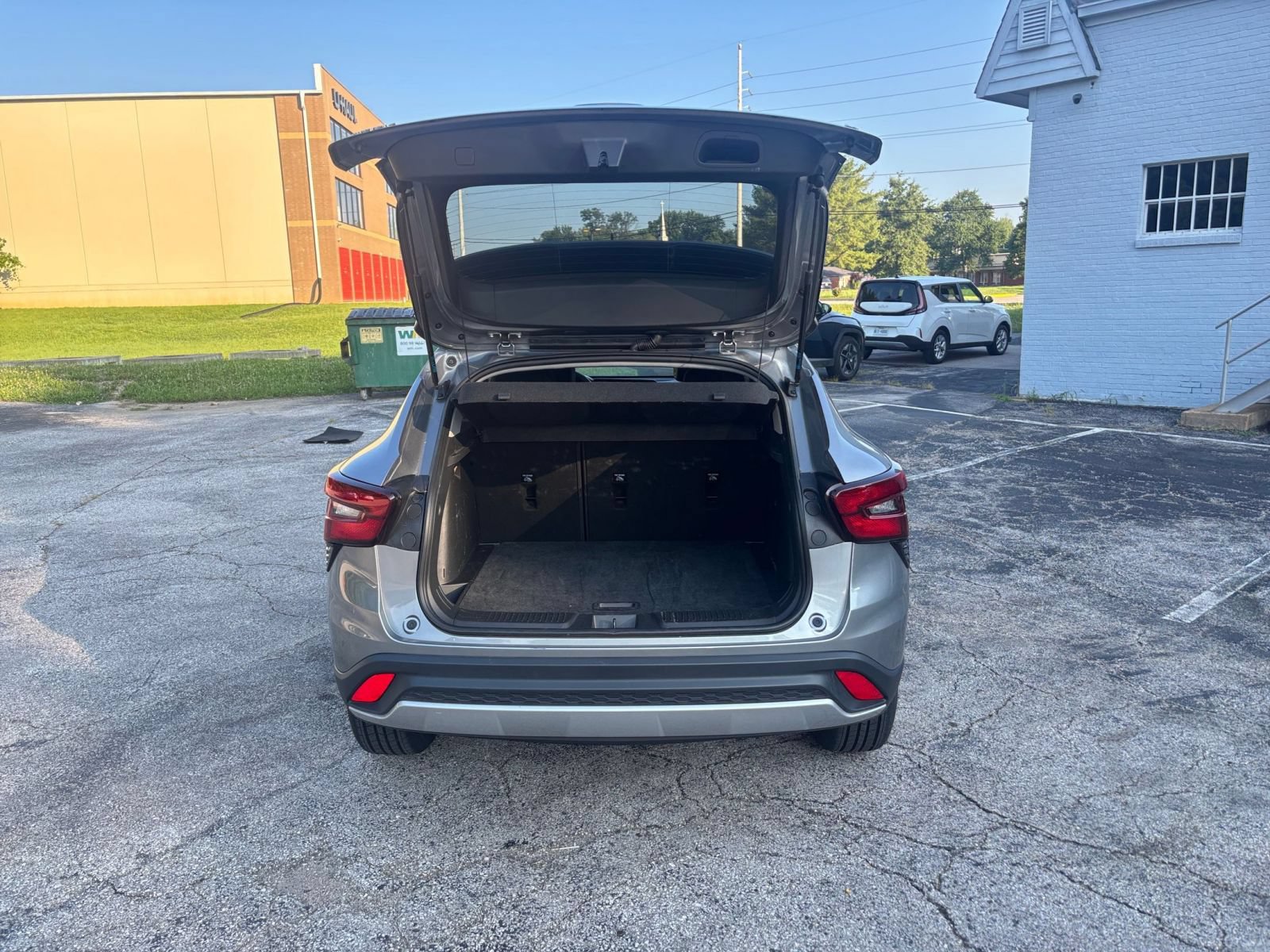 Used 2025 Chevrolet Trax LT FWD image 31