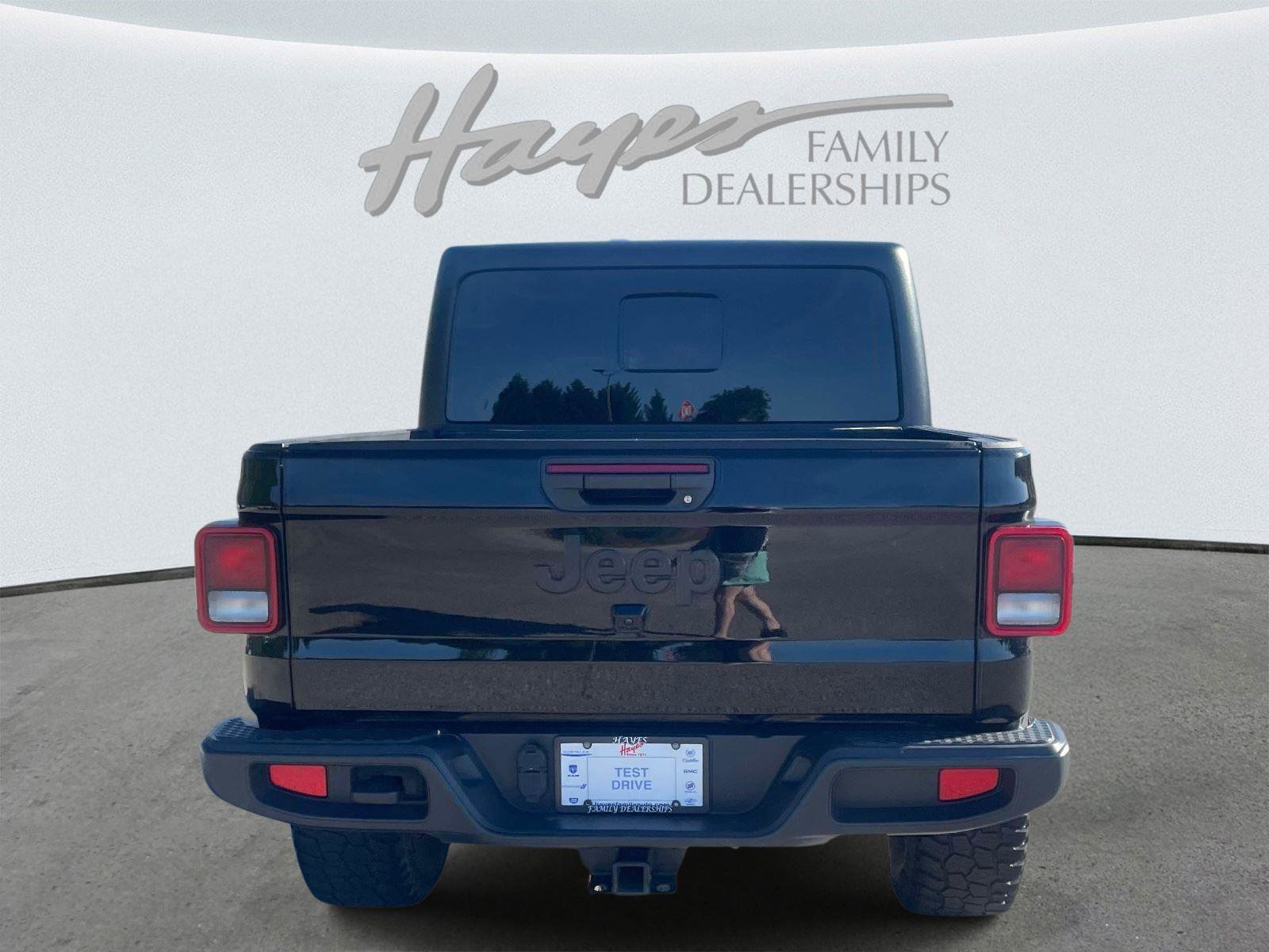 Used 2023 Jeep Gladiator Sport AWD/4WD image 4