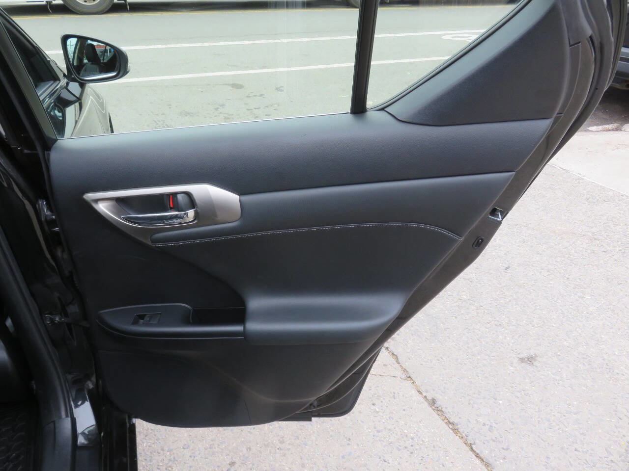 Used 2017 Lexus CT 200h Base 4dr Hatchback w/ Navigation System Package image 29