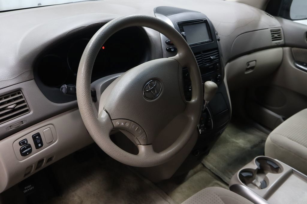 Used 2006 Toyota Sienna LE image 25