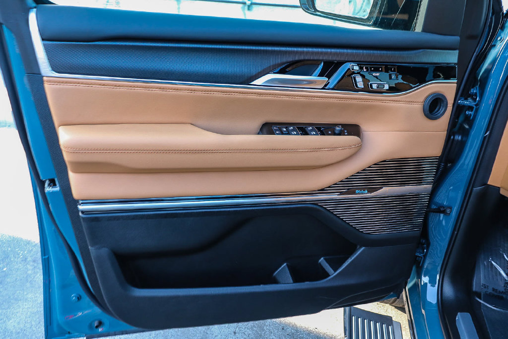 New 2026 Jeep Grand Wagoneer L Summit AWD/4WD image 24