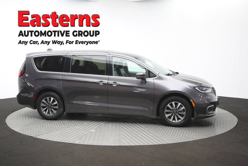 Used 2022 Chrysler Pacifica Touring-L w/ Uconnect Theater Family Group FWD image 47