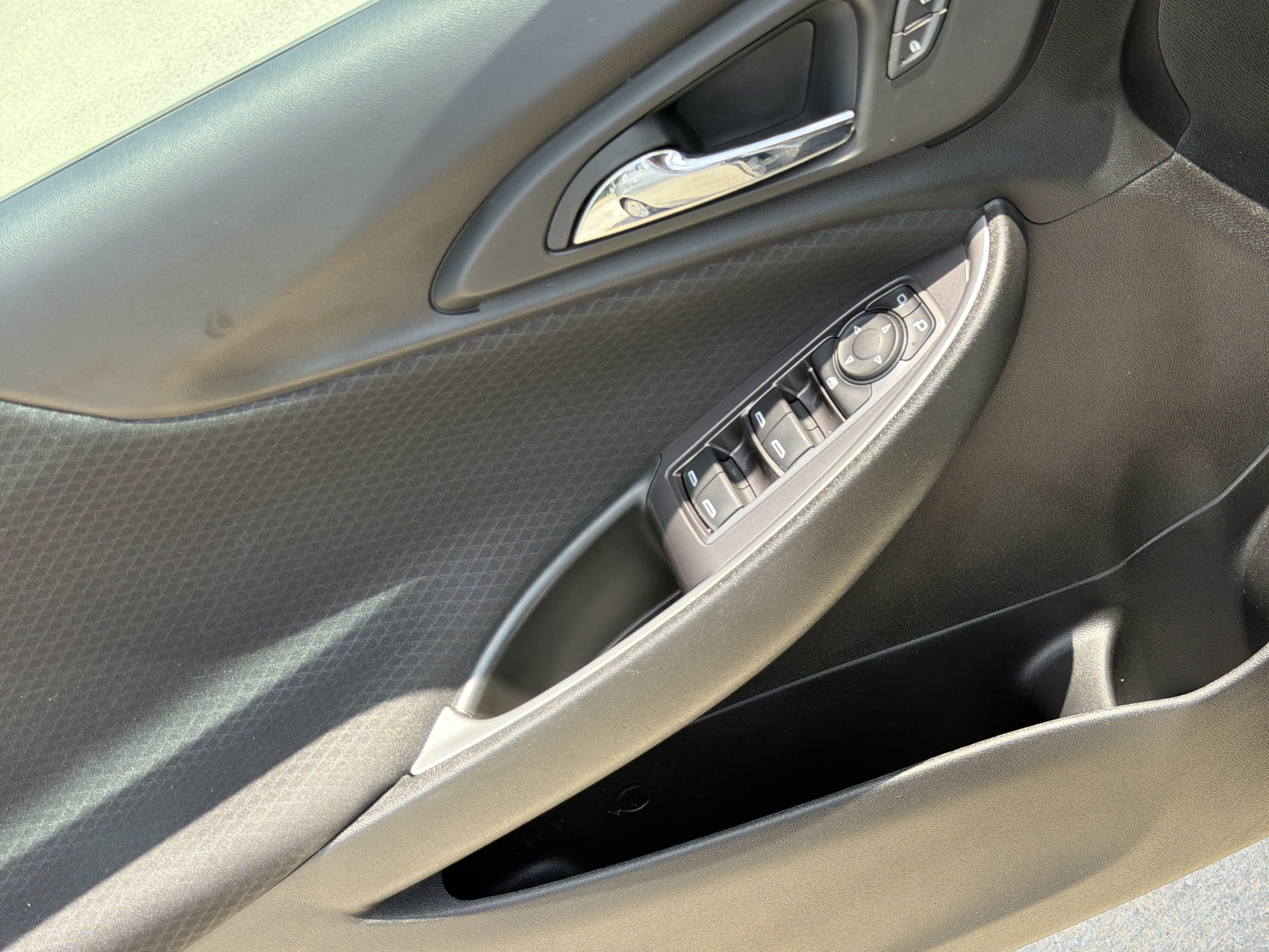 Used 2021 Chevrolet Malibu LS FWD image 15