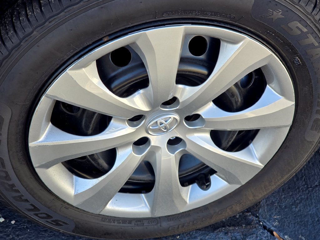 Used 2024 Toyota Corolla LE FWD image 20
