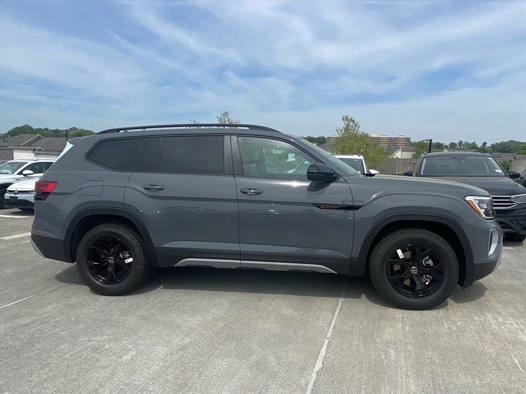 New 2026 Volkswagen Atlas Peak Edition AWD/4WD image 2