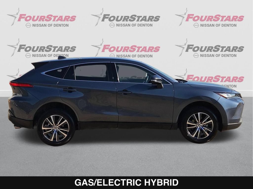 Used 2023 Toyota Venza LE AWD/4WD image 3