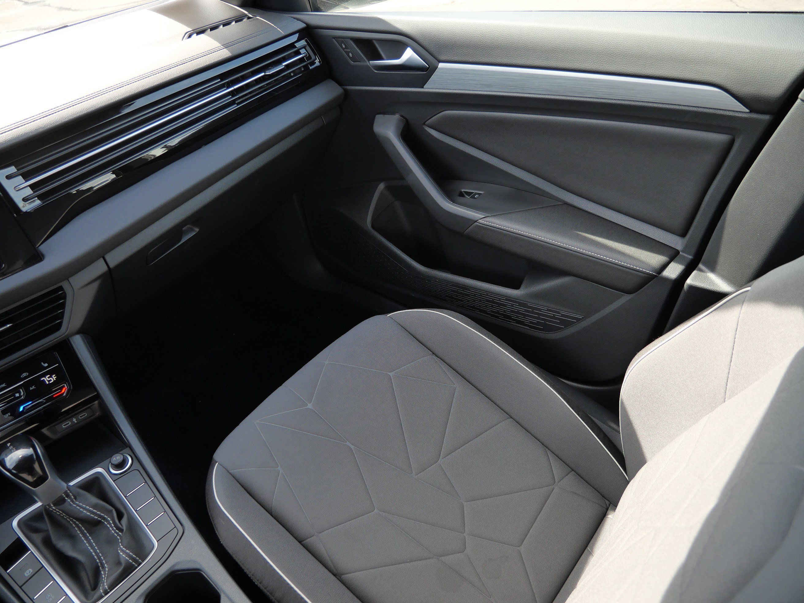 Certified 2025 Volkswagen Jetta Sport image 11