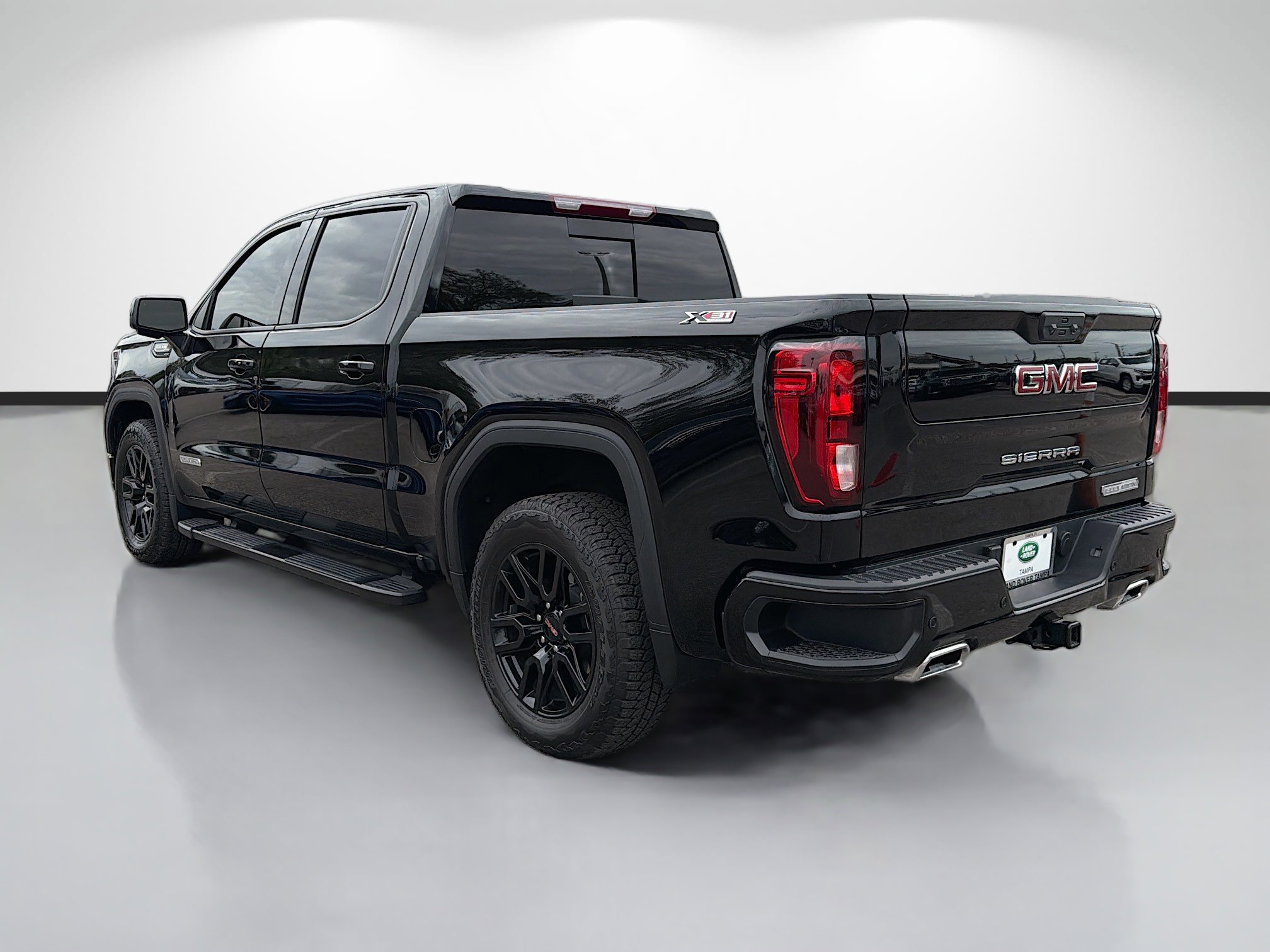 Used 2025 GMC Sierra 1500 Elevation w/ Elevation Premium Package image 3
