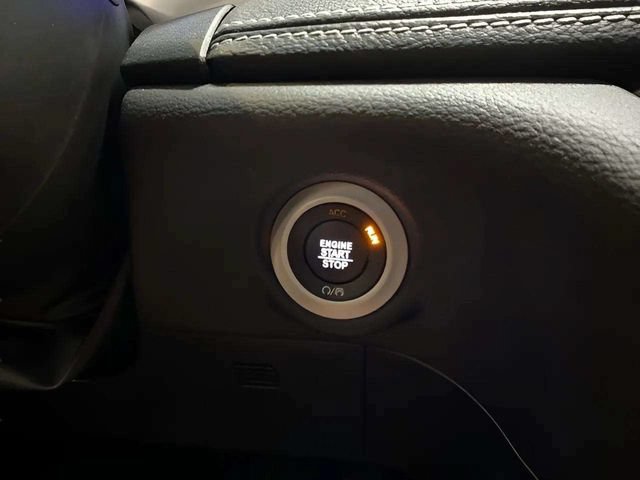Used 2026 Chrysler Pacifica Limited FWD image 41