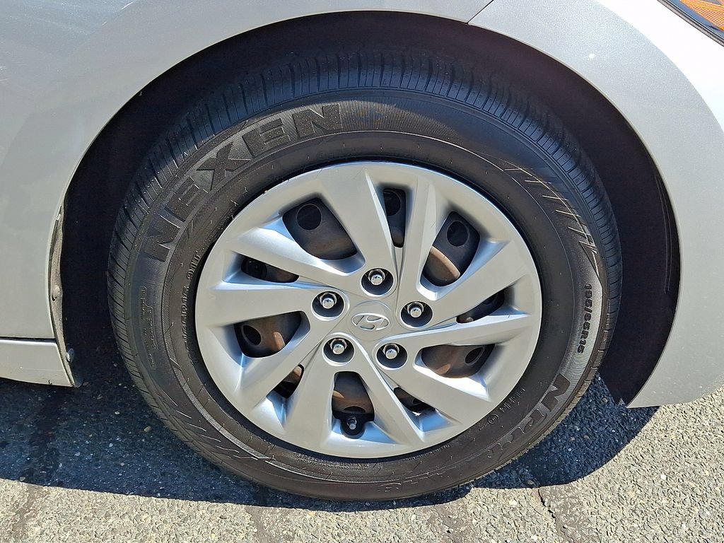 Used 2018 Hyundai Elantra SE FWD image 8