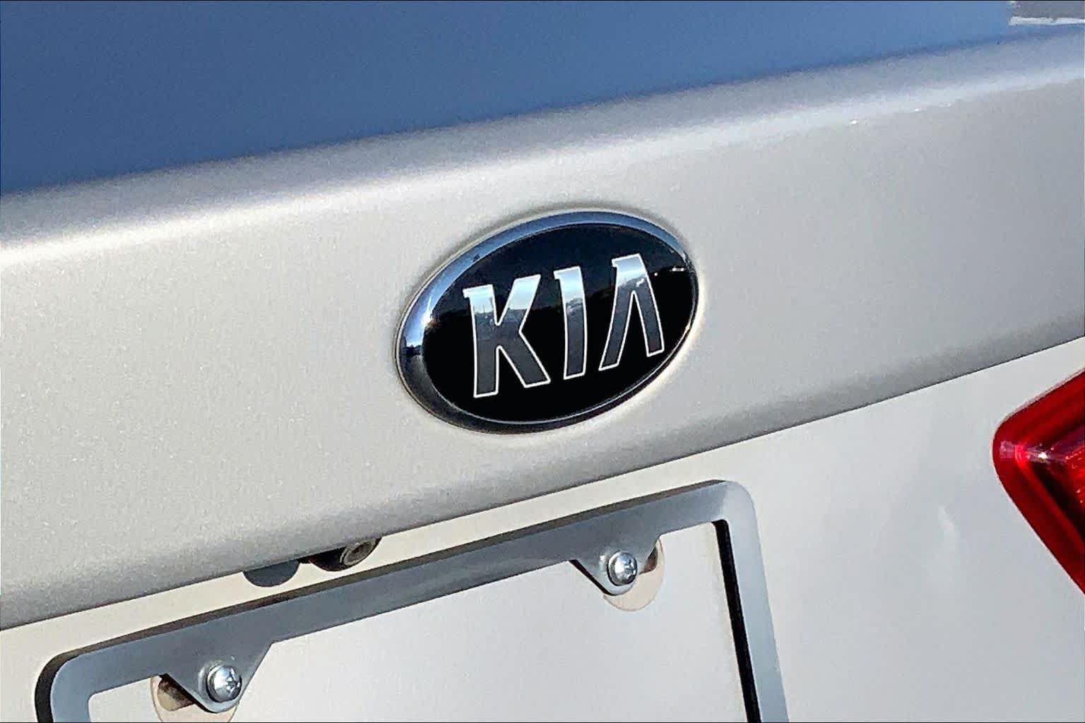 Used 2017 Kia Optima LX FWD image 31