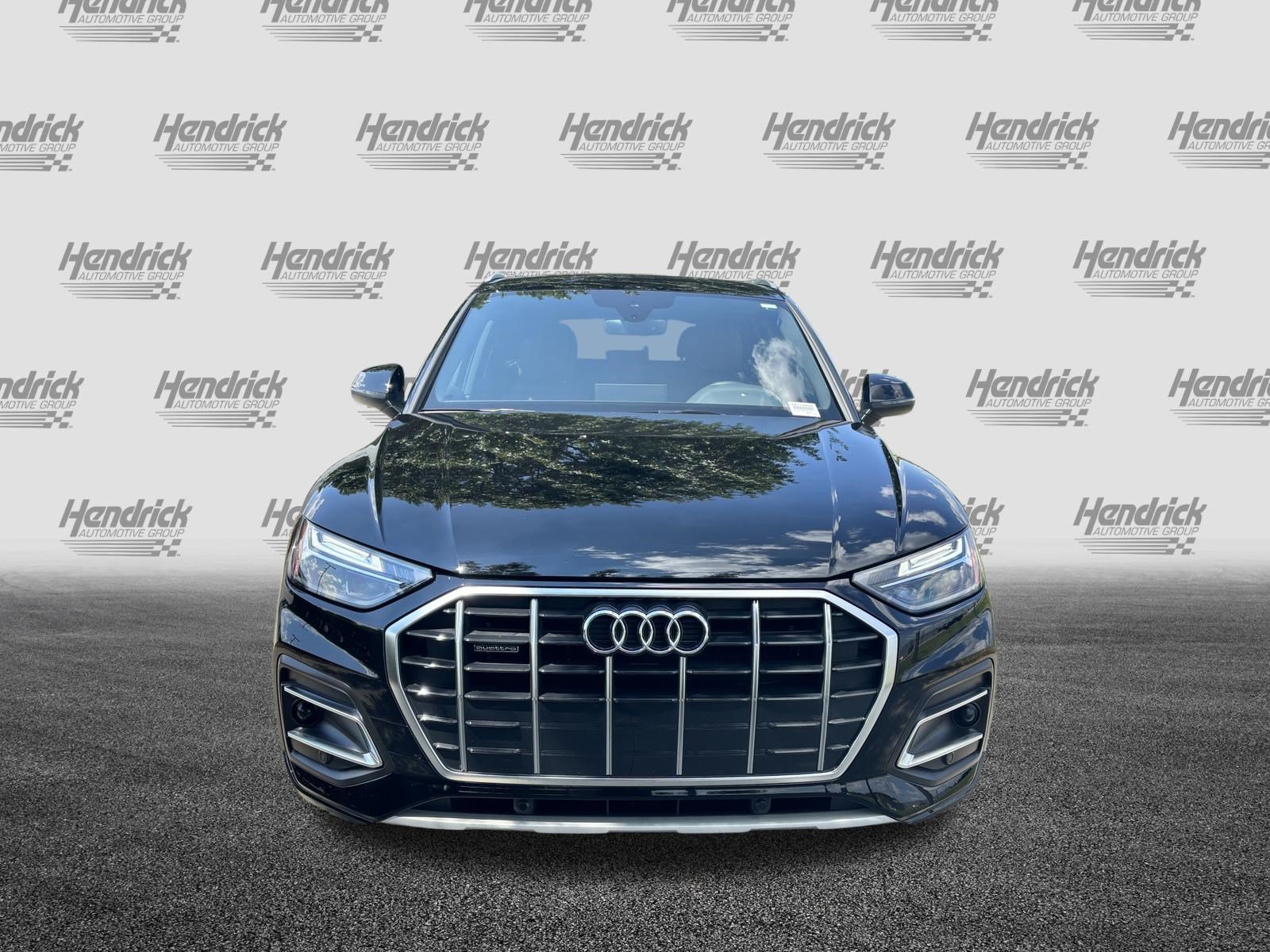 Used 2023 Audi Q5 2.0T Premium w/ Convenience Package AWD/4WD image 3