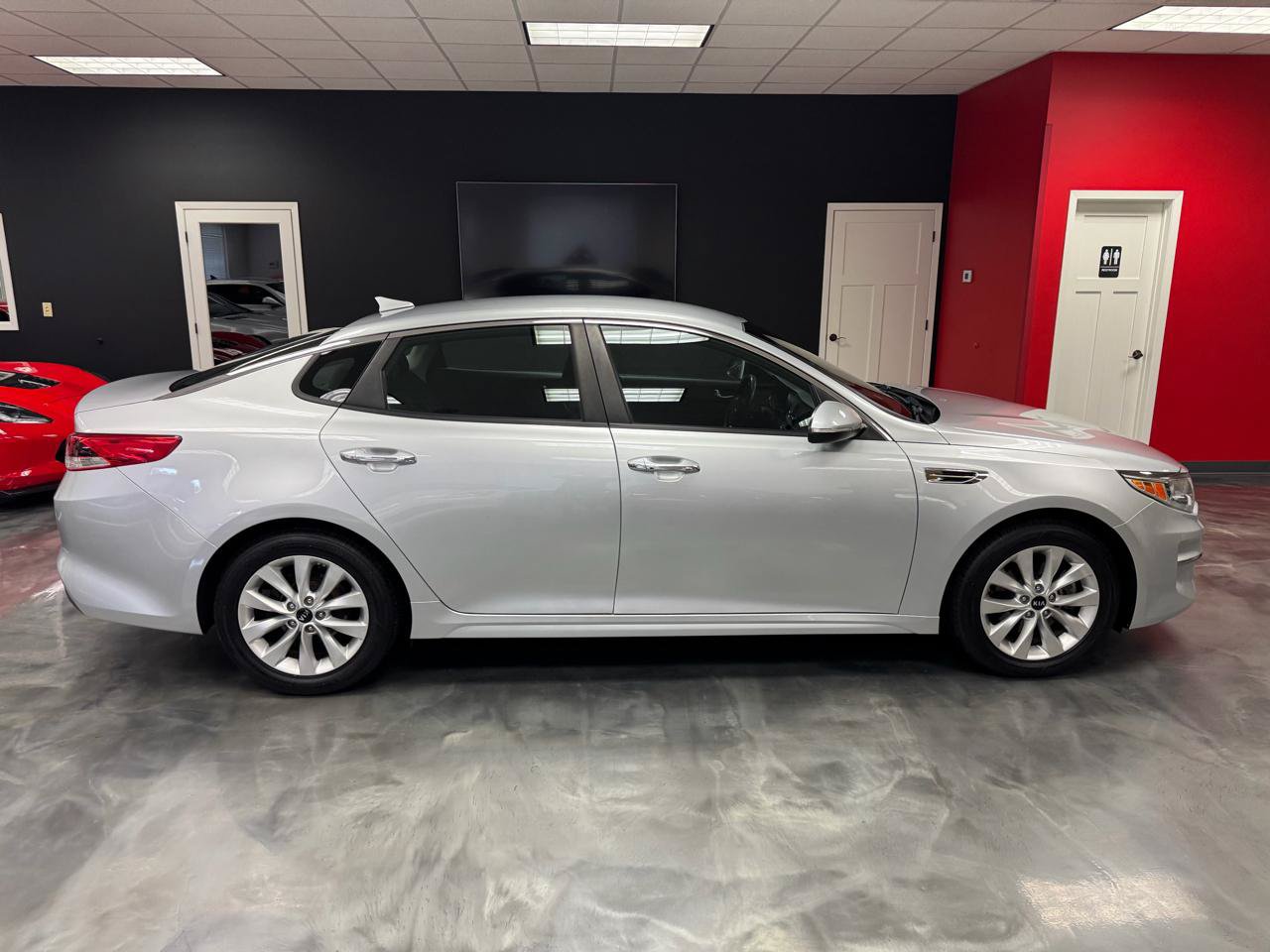 Used 2017 Kia Optima LX FWD image 7