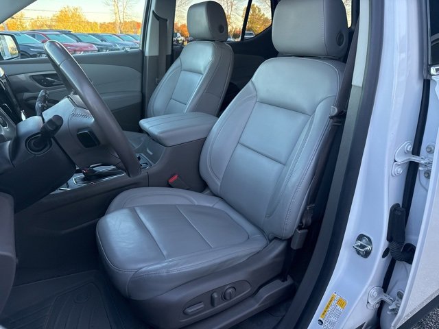 Used 2020 Chevrolet Traverse LT image 14