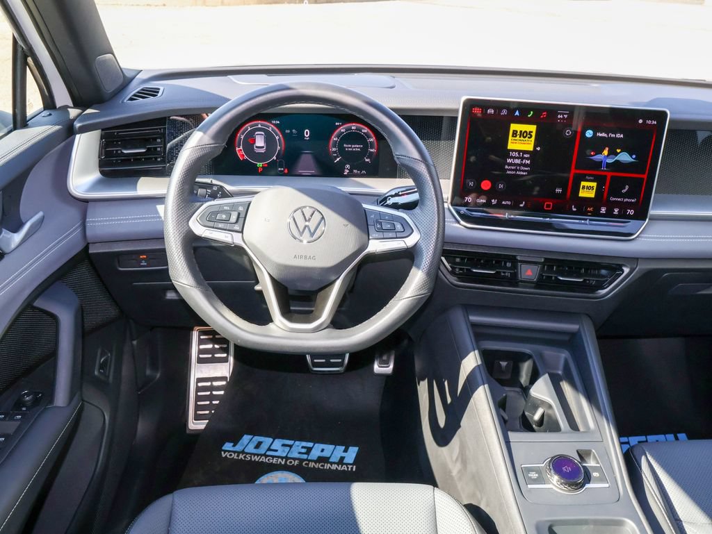 Used 2025 Volkswagen Tiguan SE R-Line AWD/4WD image 18