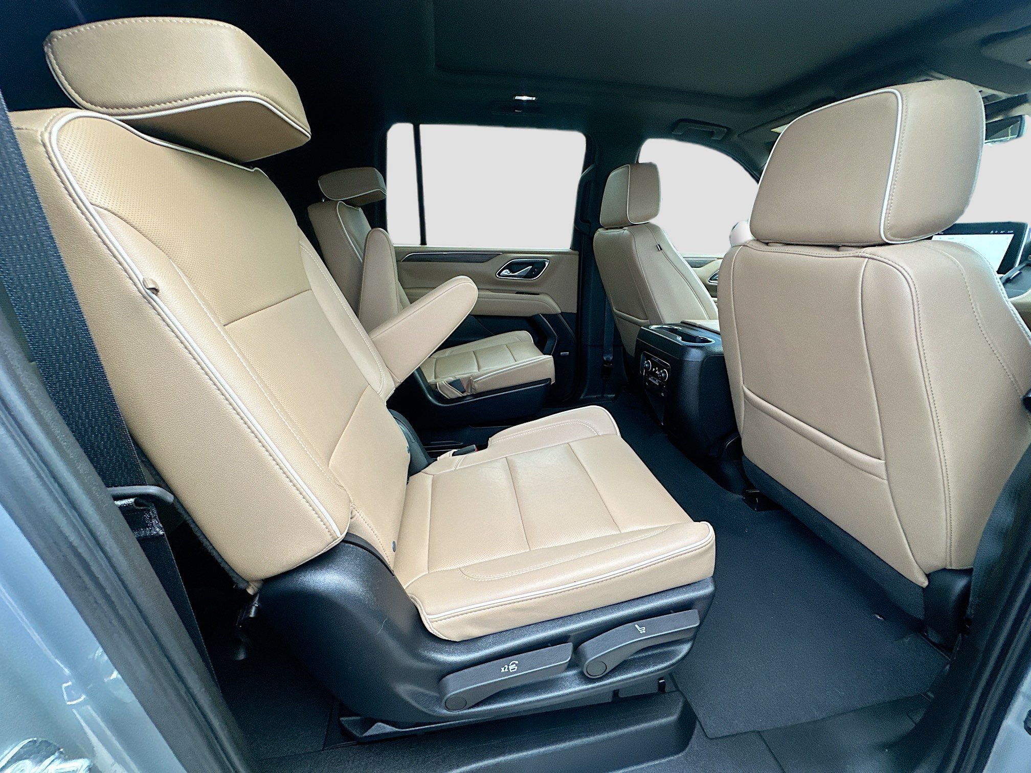 Used 2023 Chevrolet Suburban Premier RWD image 29