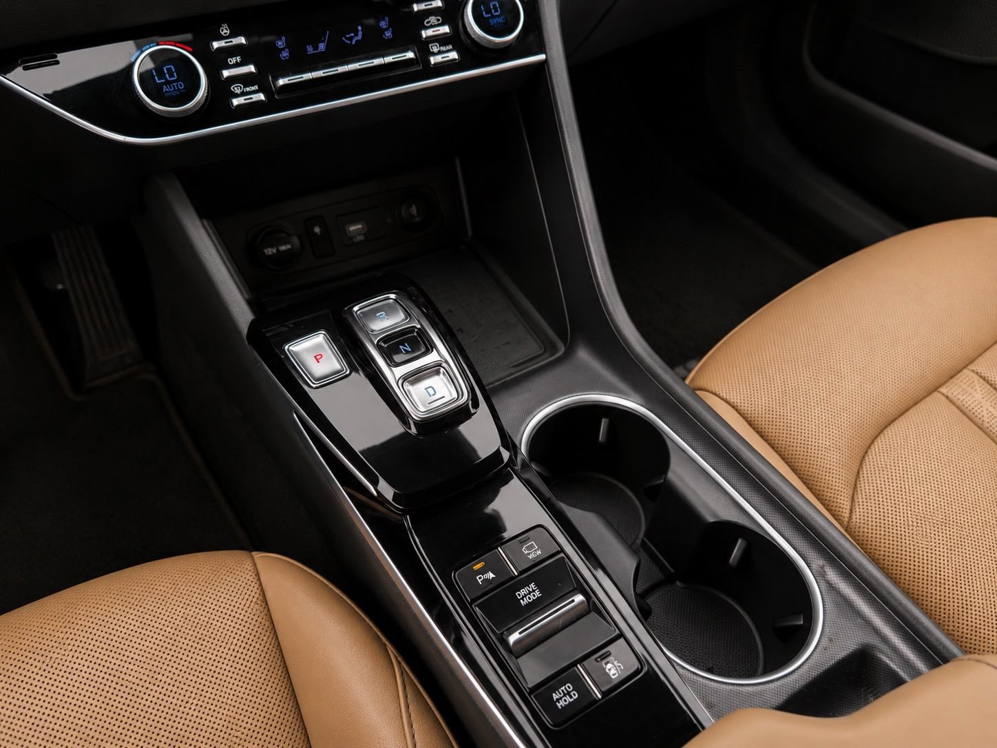 Used 2021 Hyundai Sonata Limited w/ Preferred Accessory Package FWD image 8
