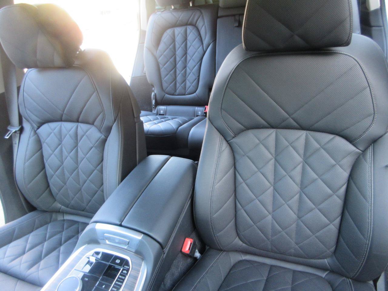 Used 2025 BMW X7 xDrive40i w/ Premium Package AWD/4WD image 17