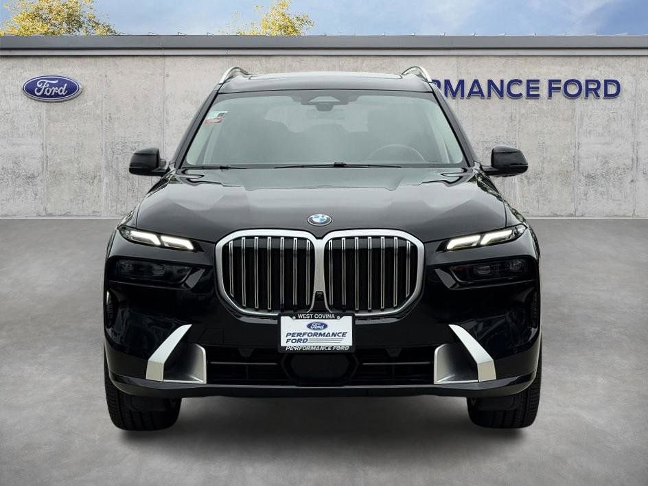Used 2025 BMW X7 xDrive40i AWD/4WD image 3