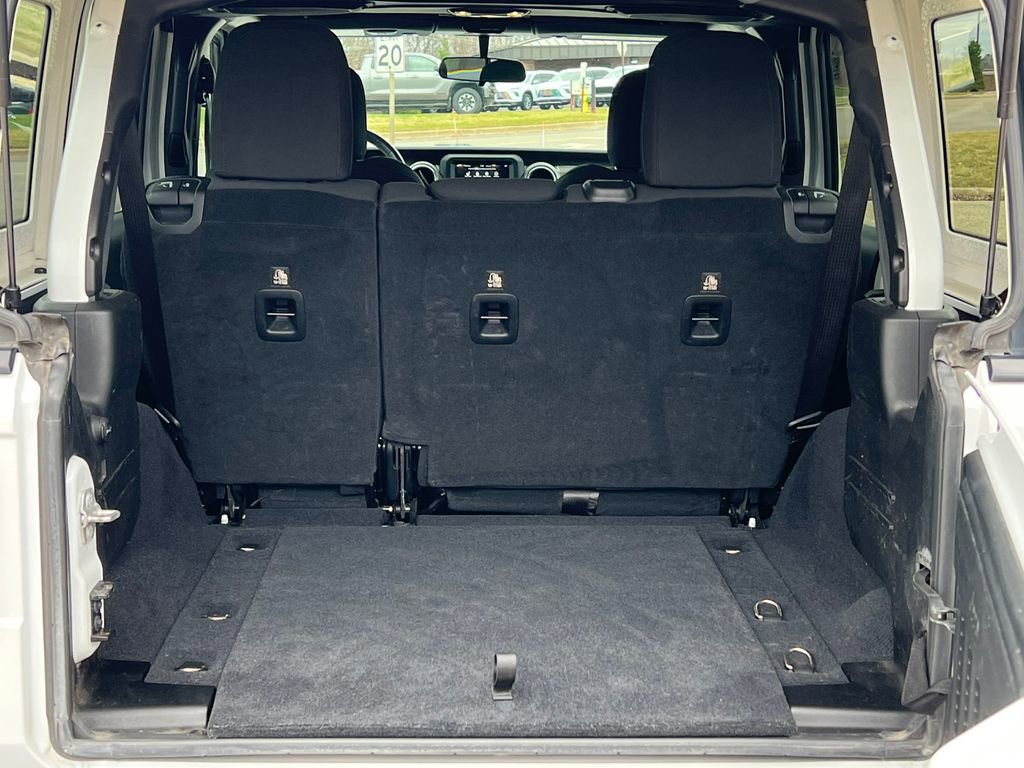 Used 2018 Jeep Wrangler Unlimited Sahara image 35