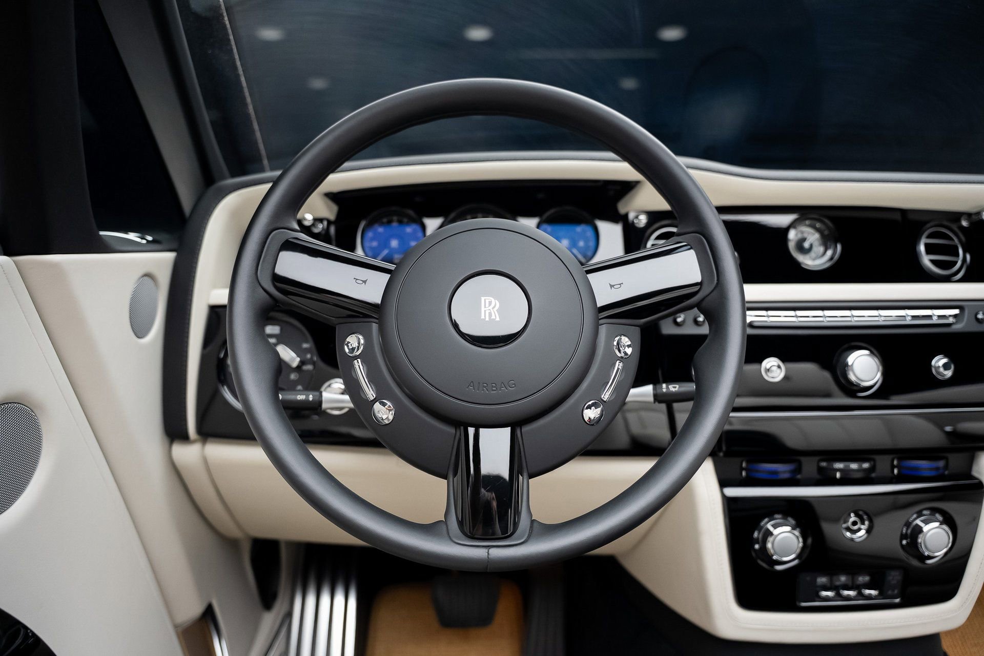 Used 2013 Rolls-Royce Phantom Drophead Coupe image 43